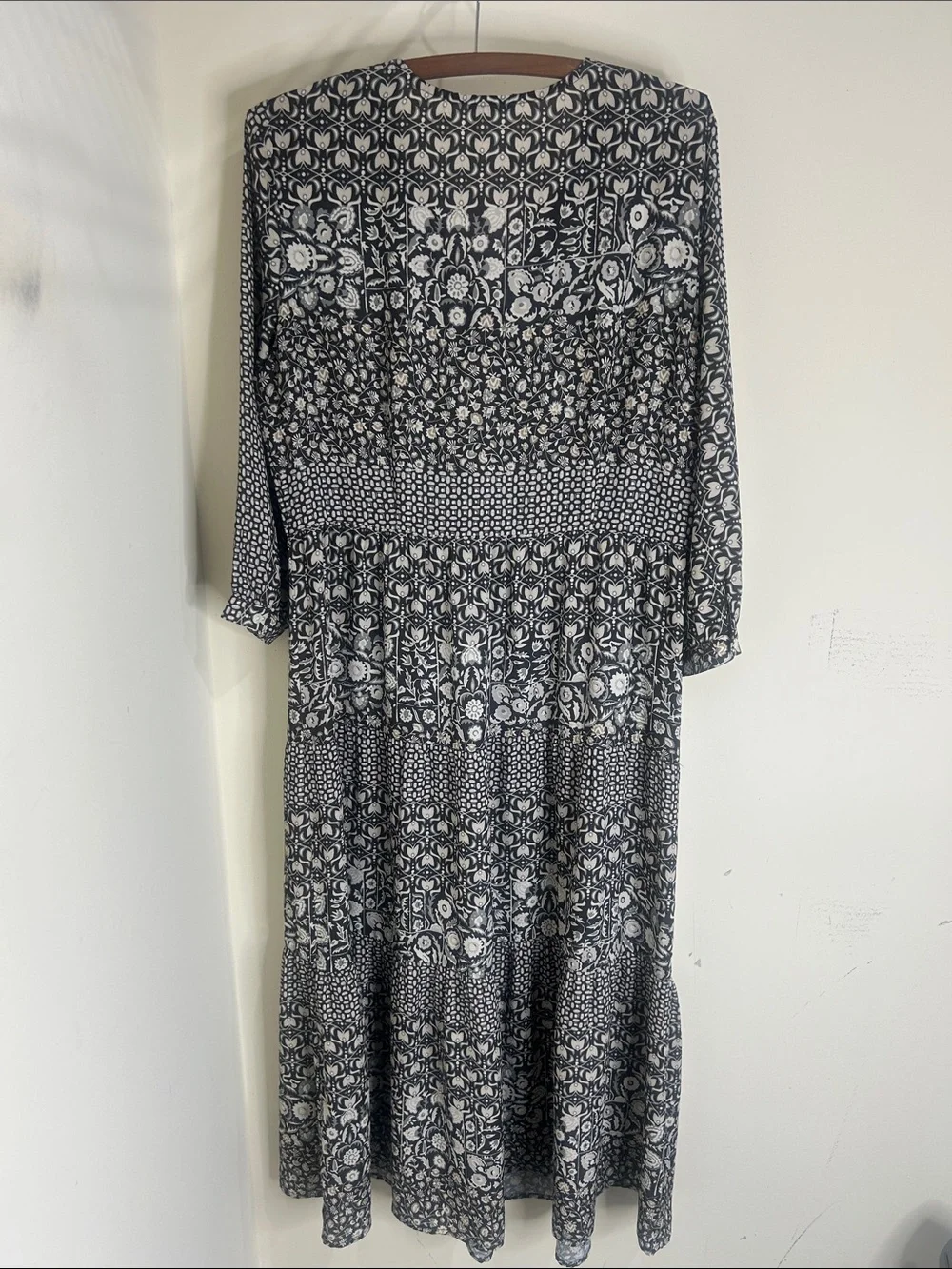 J. McLaughlin Dress Women's Medium Grey Floral Hortense Tiered Midi Resort